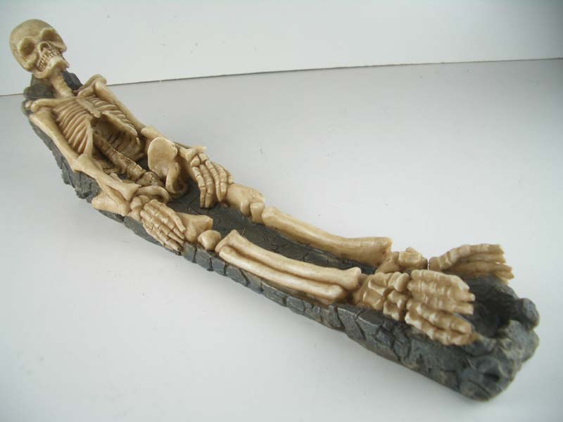 Ashcatcher Skeleton Made From Resin L30xw5x10cm