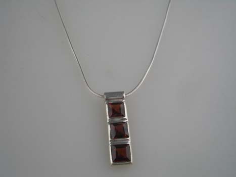Pendant Silver 3 Stone Drop