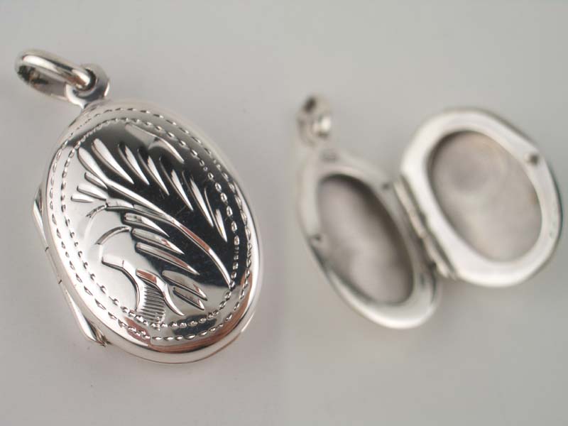 Pendant Silver Oval Locket Cut