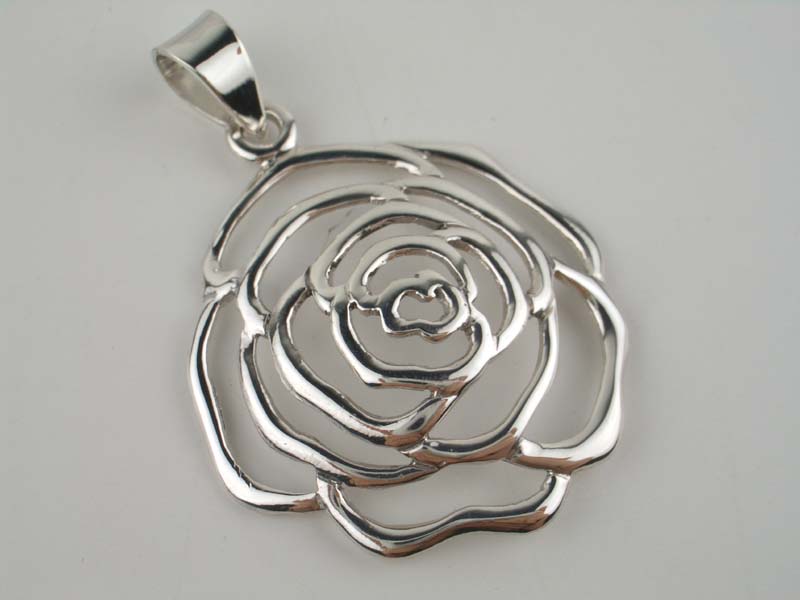 PENDANT SILVER ROSE SHAPE CUT