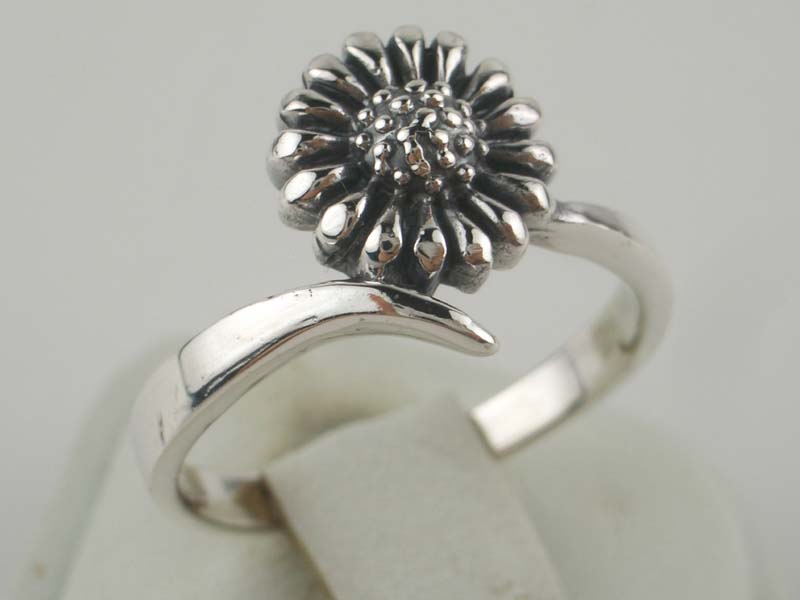 RING SILVER FLOWER HEAD