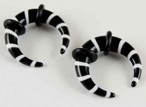 Body Piercing Claw Black 5mm 2pcs