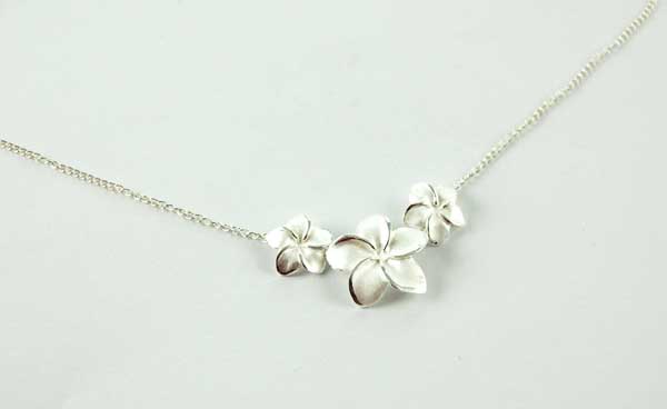 Necklace Silver Flowers With Stones 18 Inch