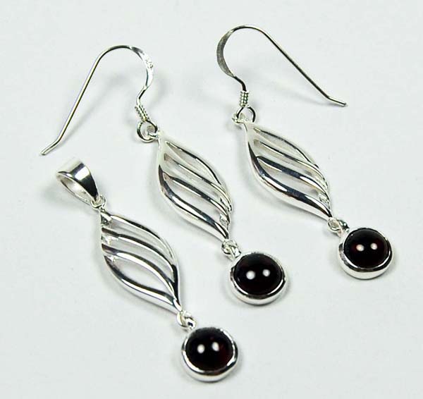 Pendant And Earring Set Silver Circle Drop Garnet