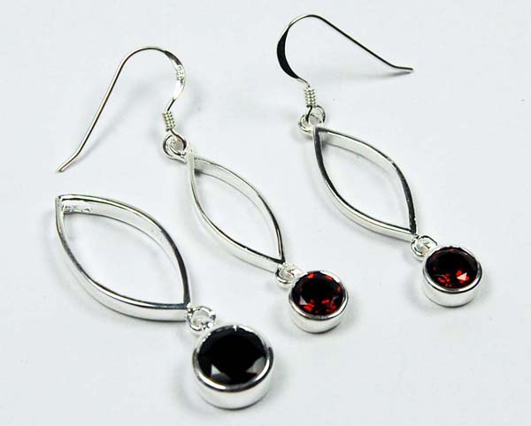 Pendant And Earring Set Silver Fancy Circle Drop Garnet