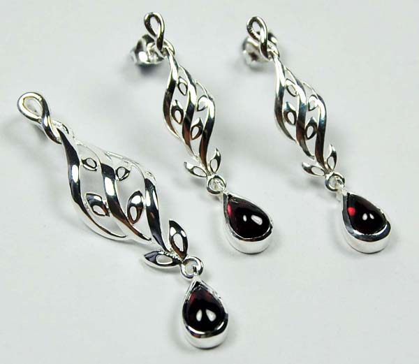 Pendant And Earring Set Silver Fancy Teardrop Garnet