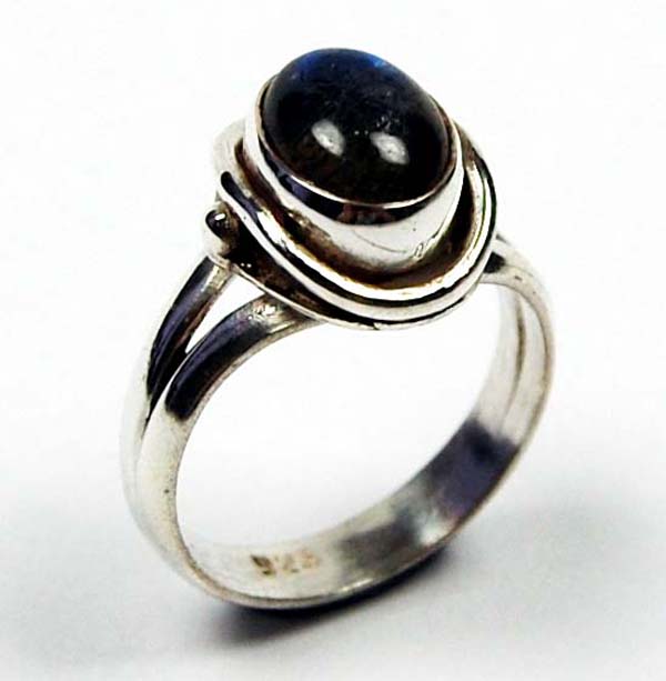 Ring Silver Oval Stone Inset Plain Labradorite