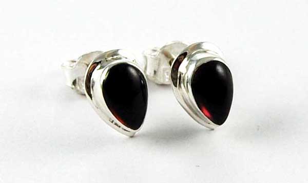 Earring Silver Oval Rim Garnet