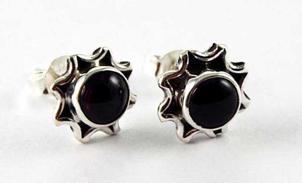 Earring Silver Circle Garnet