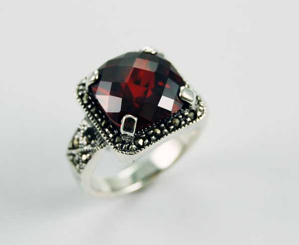 Ring Silver Square Stone Garnet With Marcasites