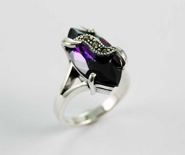 Ring Silver Oval Point Stone Amethyst With Marcasites