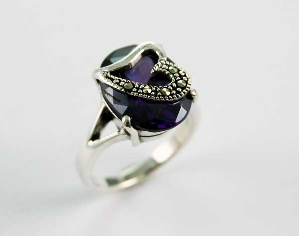 Ring Silver Oval Stone Amethyst With Marcasite Heart
