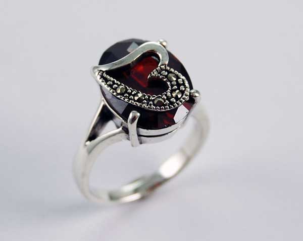 Ring Silver Oval Stone Garnet With Marcasite Heart