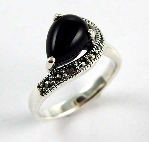 Ring Silver Marcasite Oval Inset Claw Onyx