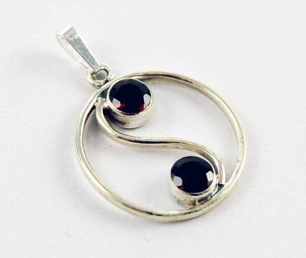 Pendant Silver Garnet Ying Yang