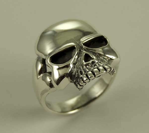 Ring Silver Skull Features