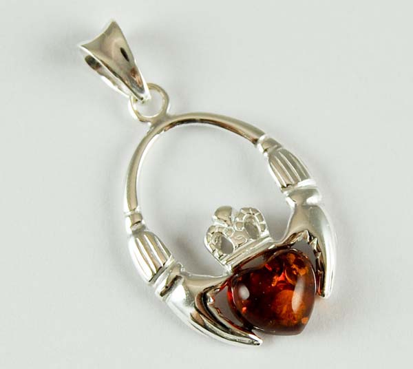 PENDANT AMBER CLADDAGH
