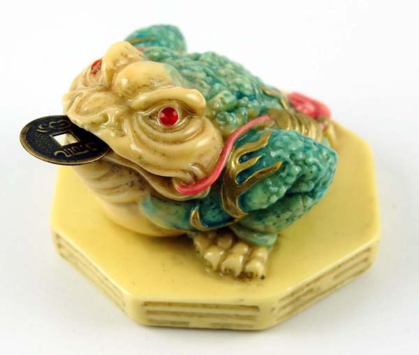 Figurine Frog With Chinese Coin 8x6cm(H)