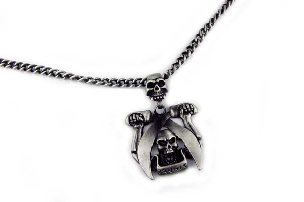 Necklace Pewter Skulls With Swords