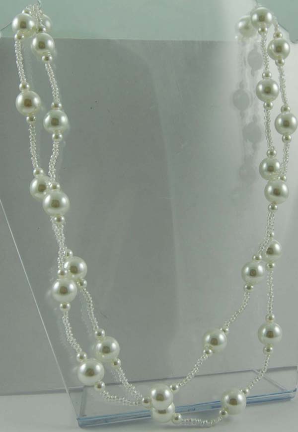 Necklace Fashion With White Beads
