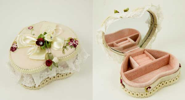 Box Heart With Flower 12x9.5x4cm