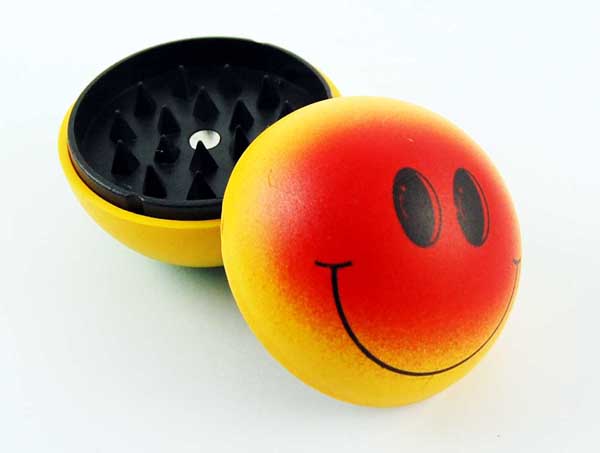 Grinder Ball Rasta Smiley