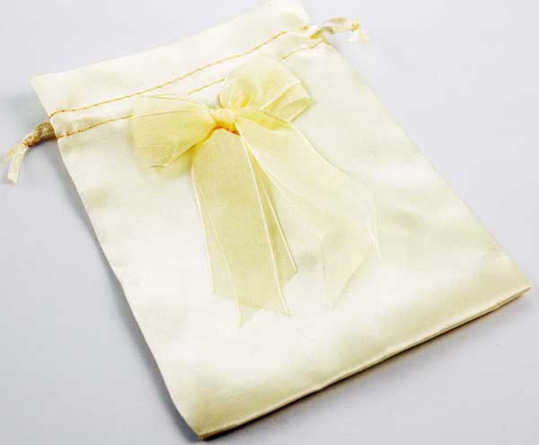 Pouch Mesh Ivory With Bow 12x16cm