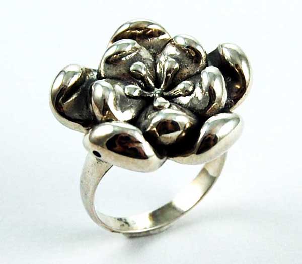 Silver Lightweight Flower Ring 925