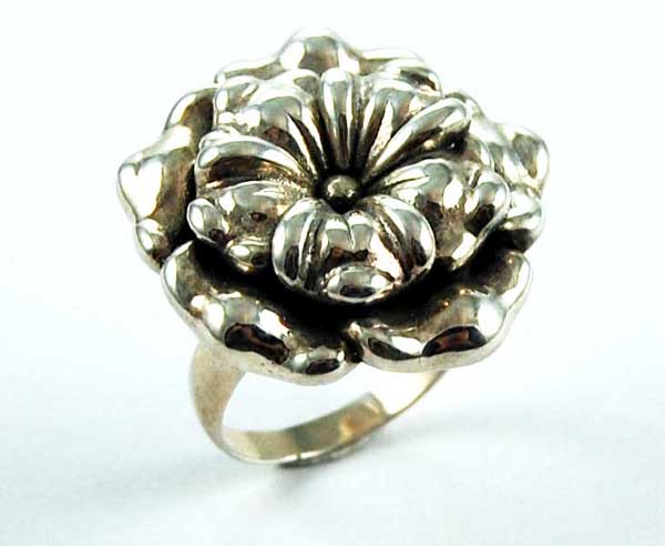 Silver Lightweight Flower Ring 925